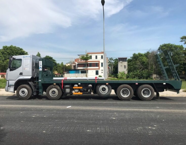 Xe Chenglong 5 chân nâng đầu chở máy công trình (đời 2026) – Thông số & báo giá