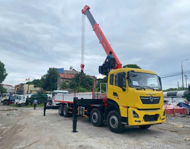 Xe tải Dongfeng 4 chân gắn cẩu Kanglim 12 tấn KS2825 (đời 2025)