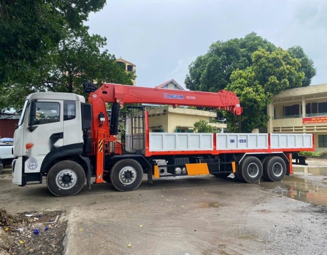 Xe tải Dongfeng 4 chân gắn cẩu Kanglim 15 tấn KS5206 (đời 2025)