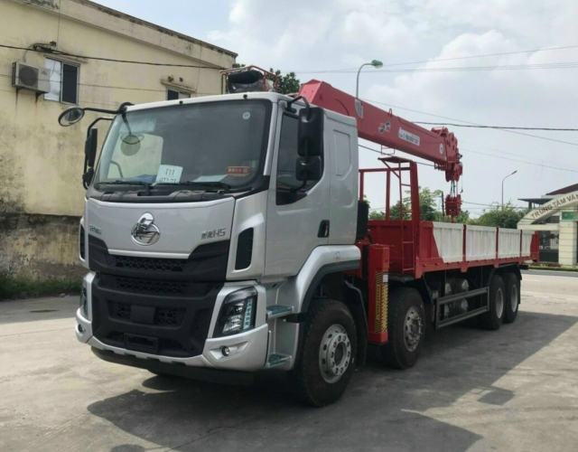 Xe tải Chenglong 4 chân gắn cẩu ATOM 1205 12 tấn (đời 2026)