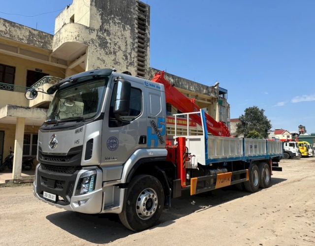 Xe tải Chenglong 3 chân gắn cẩu Kanglim 8 tấn KS2056H (đời 2026)