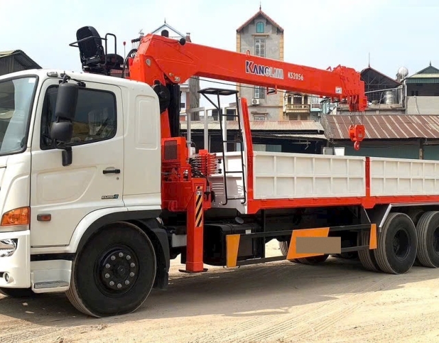 Xe tải Hino FM 3 chân gắn cẩu Kanglim 8 tấn KS2056 (đời 2025)