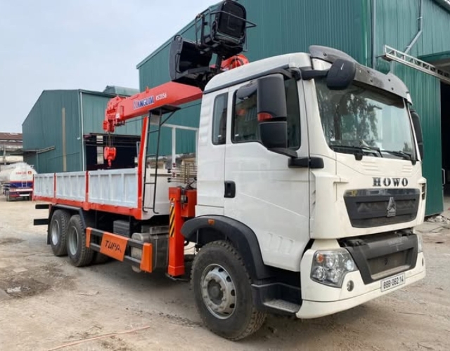 Xe tải Howo 3 chân gắn cẩu Kanglim 8 tấn KS2056 (đời 2025)
