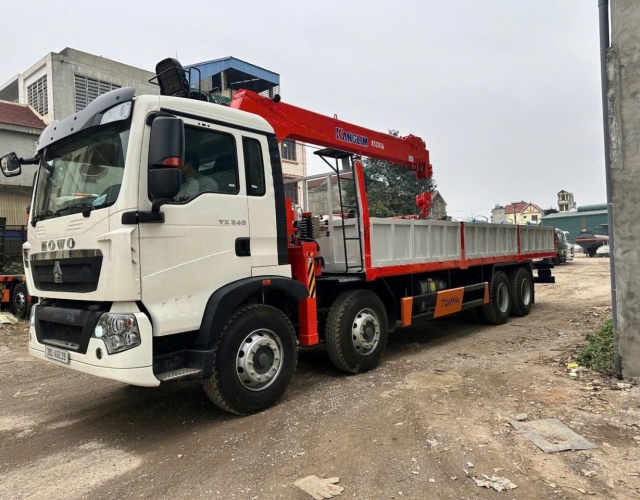 Xe tải Howo TX340 4 chân gắn cẩu Kanglim 8 tấn KS2056 (đời 2025)