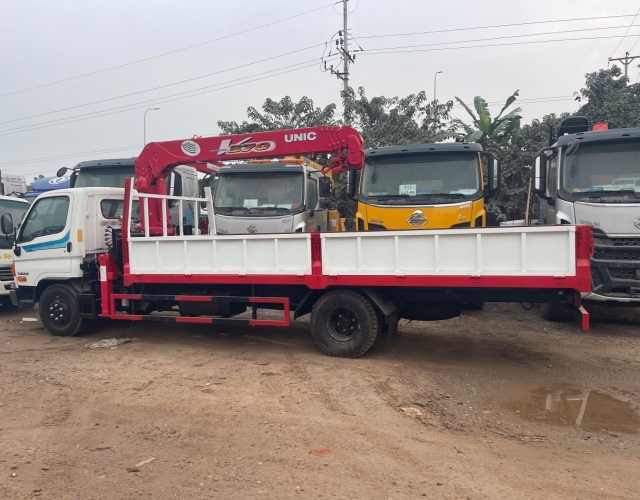Xe tải Hyundai Mighty 110XL gắn cẩu UNIC URV375 3 tấn 5 đốt (đời 2025)