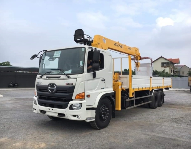 Xe tải Hino FL 3 chân gắn cẩu Soosan SCS746L 7 tấn (đời 2026)