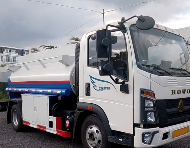 Xe bồn Howo téc chở xăng dầu 5 khối (đời 2026) – Thông số & báo giá