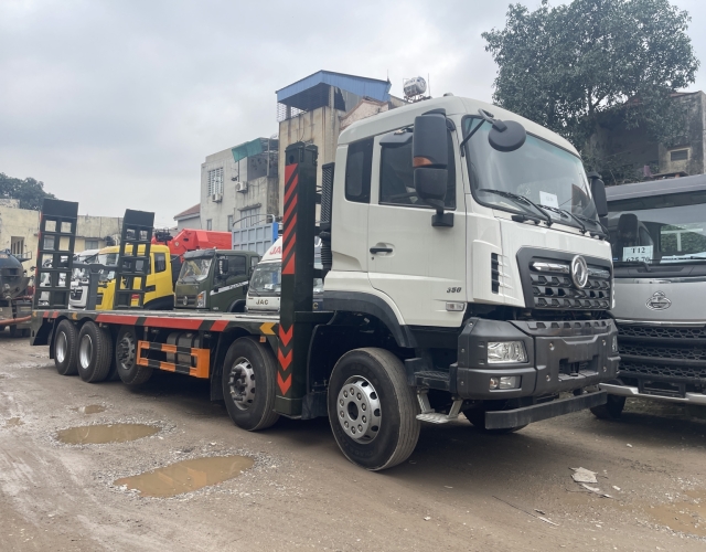 Xe Dongfeng 5 chân nâng đầu chở máy công trình kèm càng kéo (đời 2025) – Thông số & báo giá