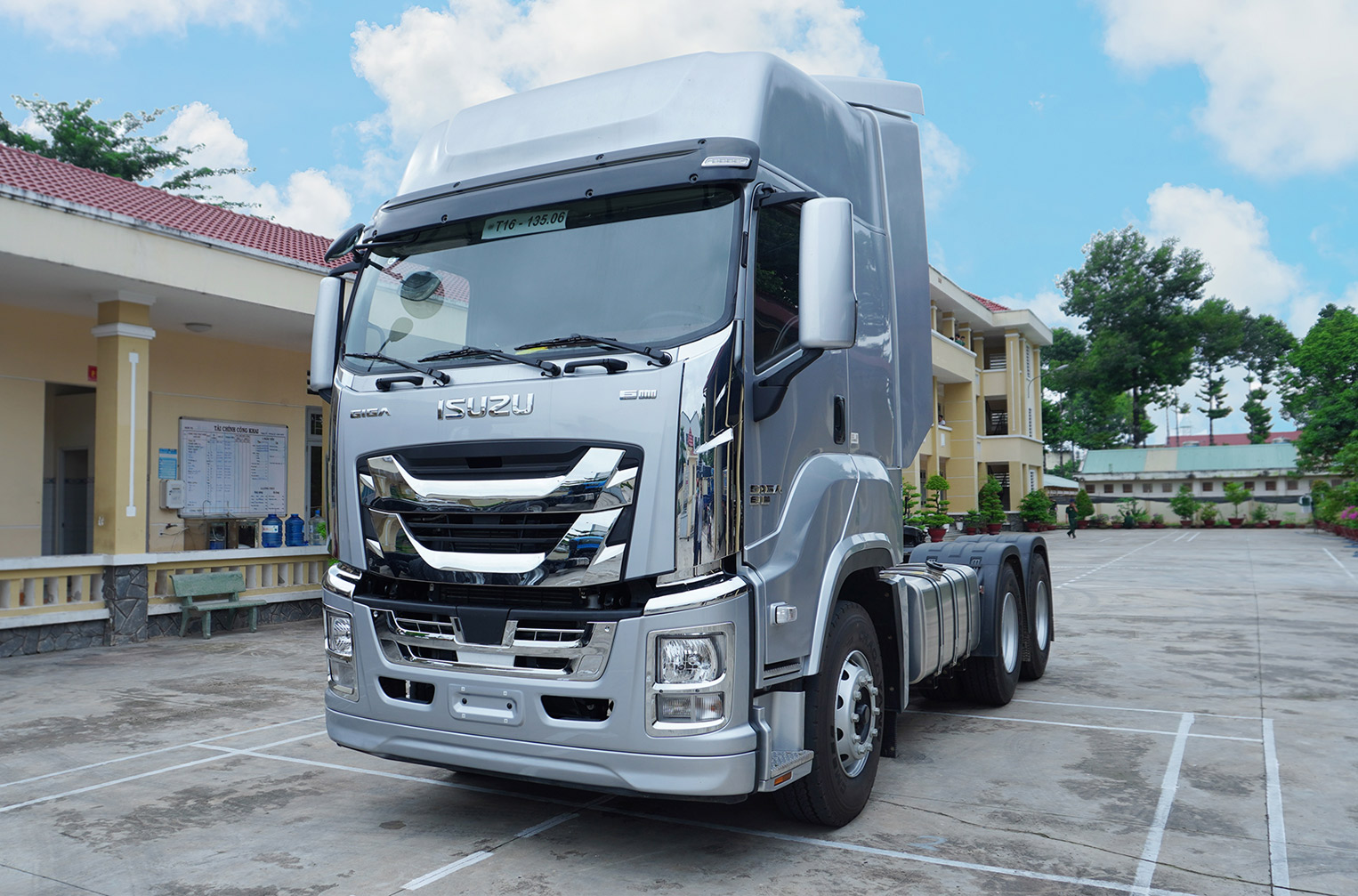 ĐẦU KÉO ISUZU GIGA 420HP