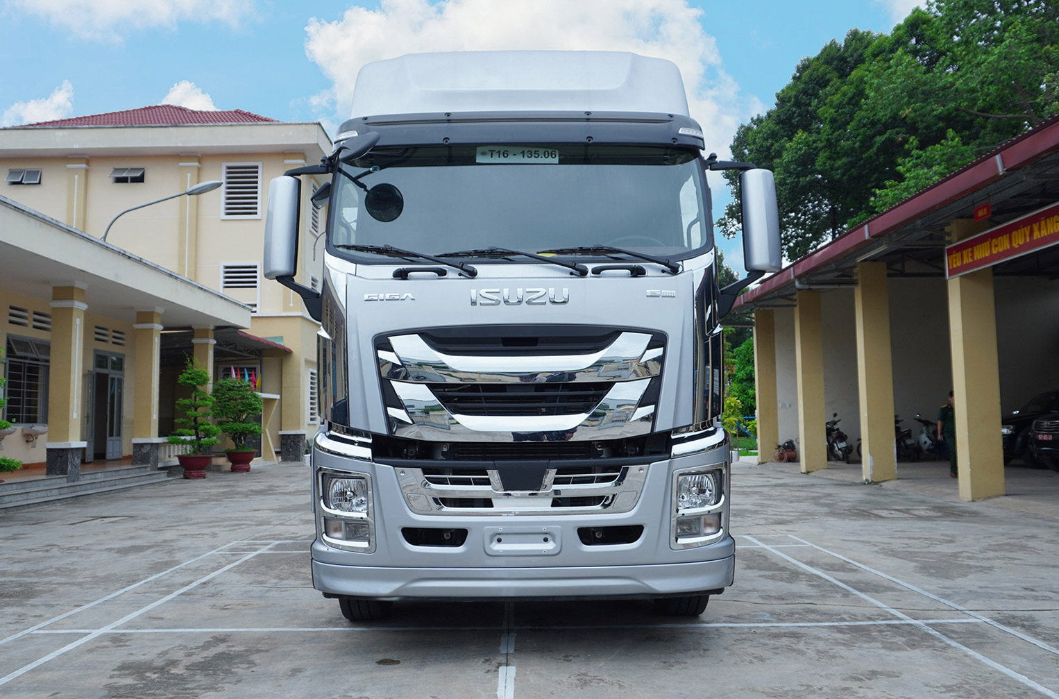 ĐẦU KÉO ISUZU GIGA 420HP