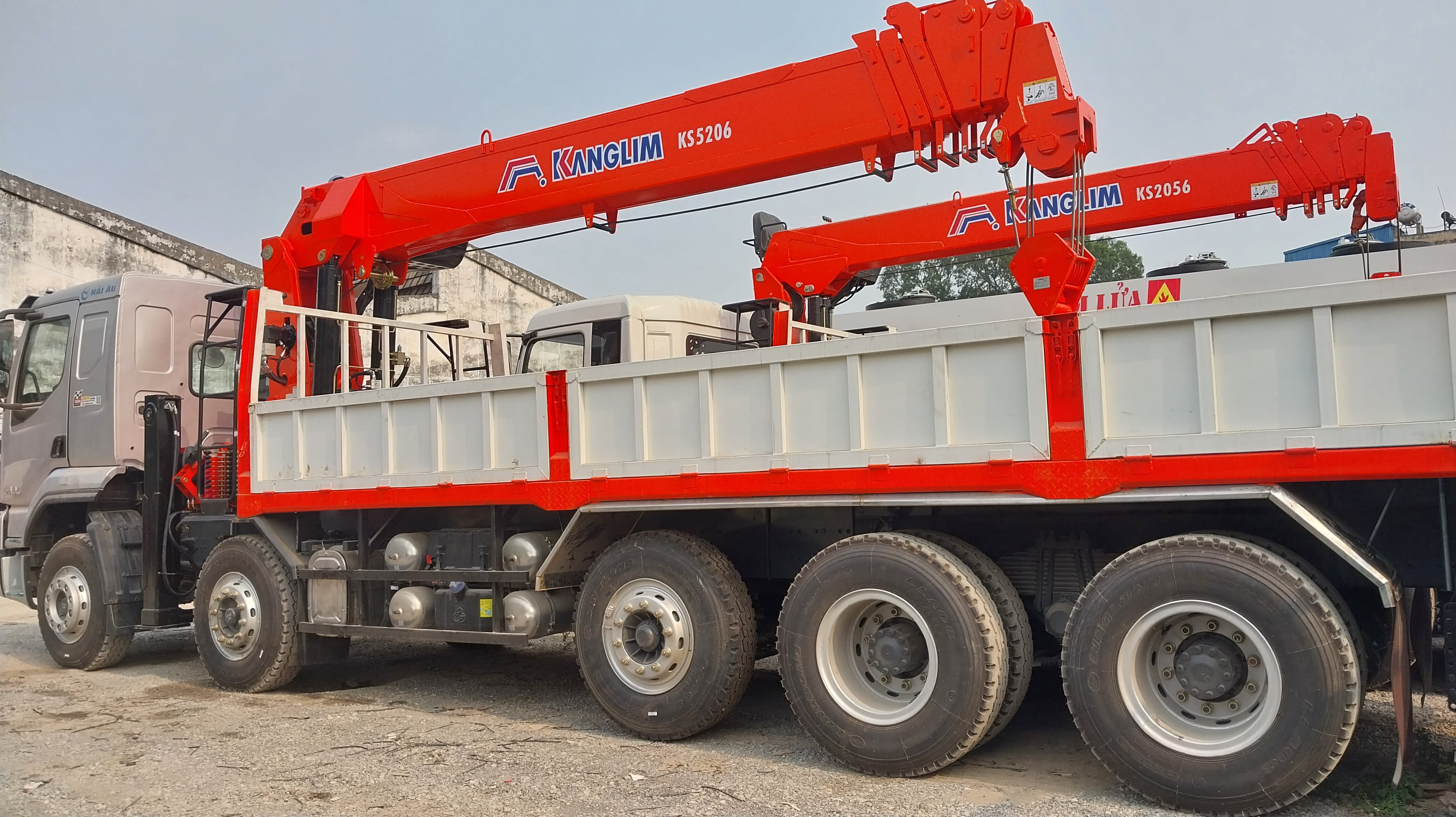 Xe tải Hino FC gắn cẩu Unic 3 tấn