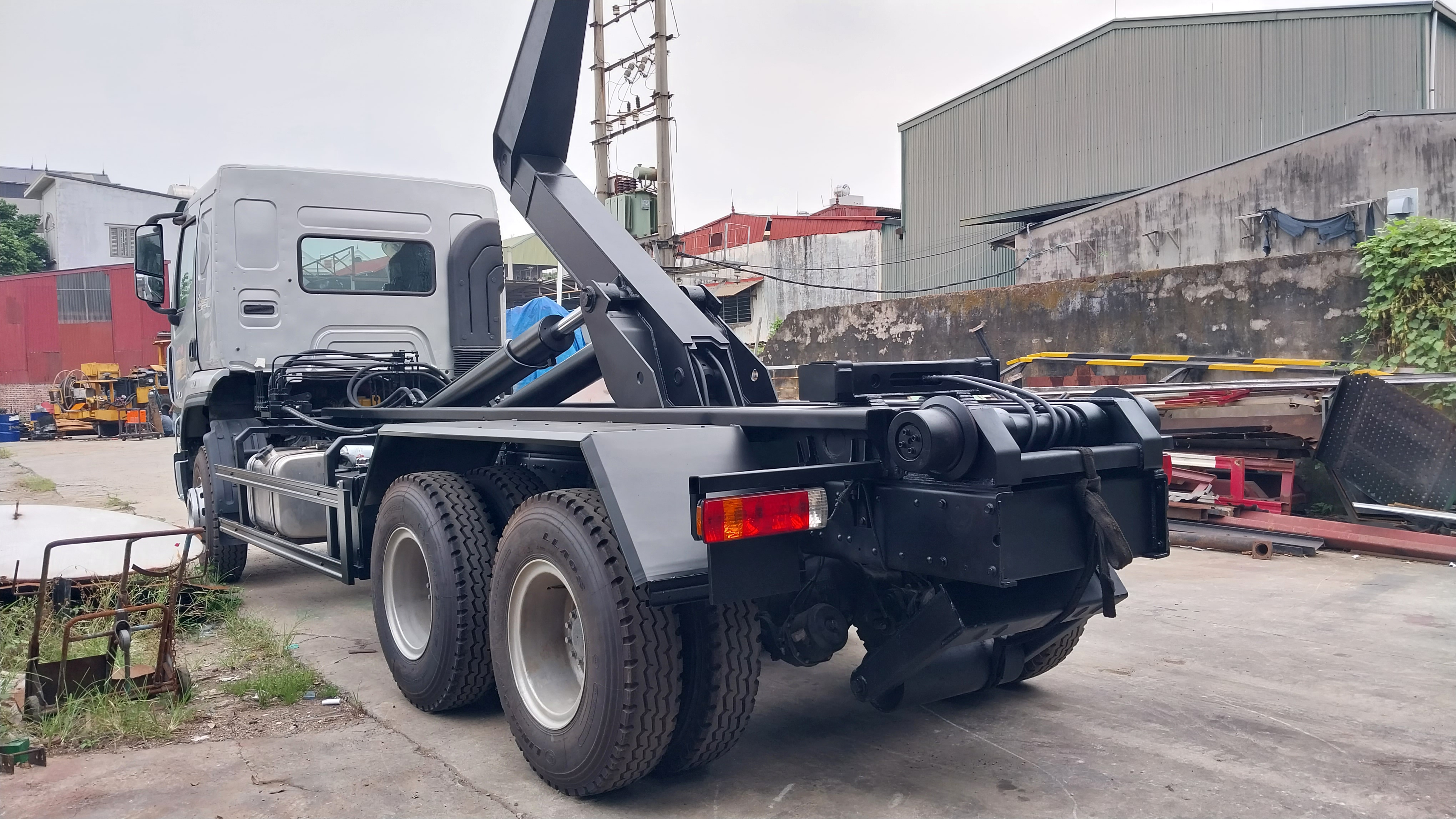 Xe Chenglong 3 chân thùng chở Hooklift