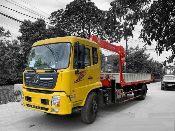 Xe tải Dongfeng 2 chân gắn cẩu Kanglim 5 tấn