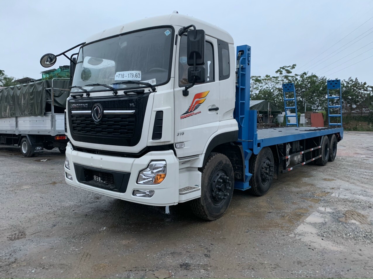 xe Dongfeng 4 chân nâng đầu