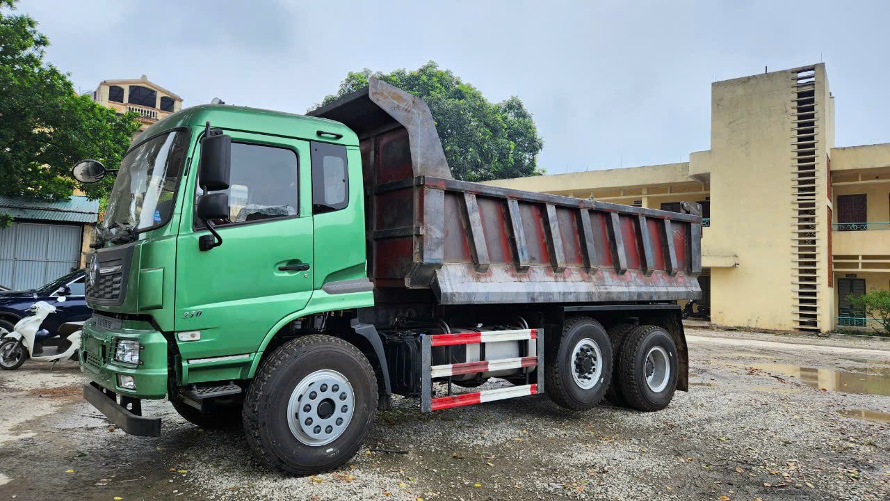 Giá xe Dongfeng 3 chân thùng ben mới nhất vào tháng 4 năm 2024