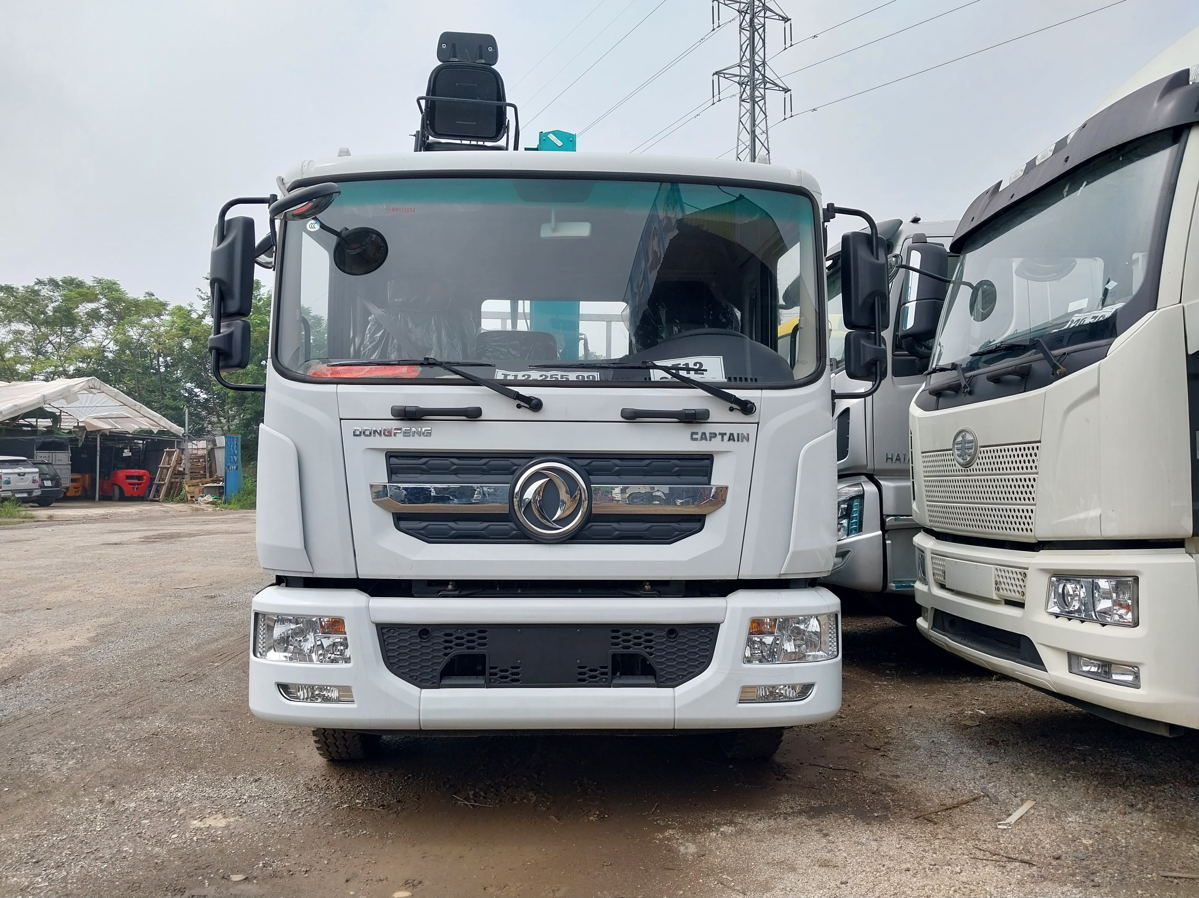 Xe dongfeng 2 chân gắn cẩu Hyundai 7 tấn 6 đốt