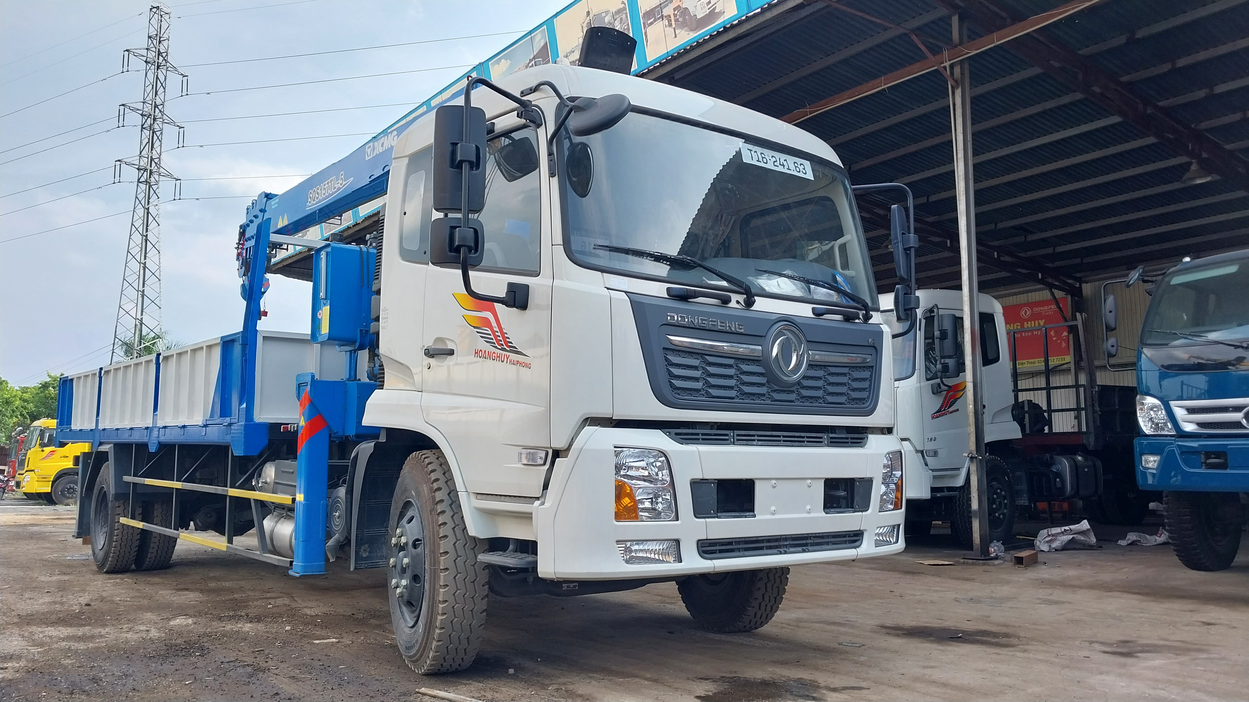 Dongfeng 2C gắn cẩu XCMG 5 tấn