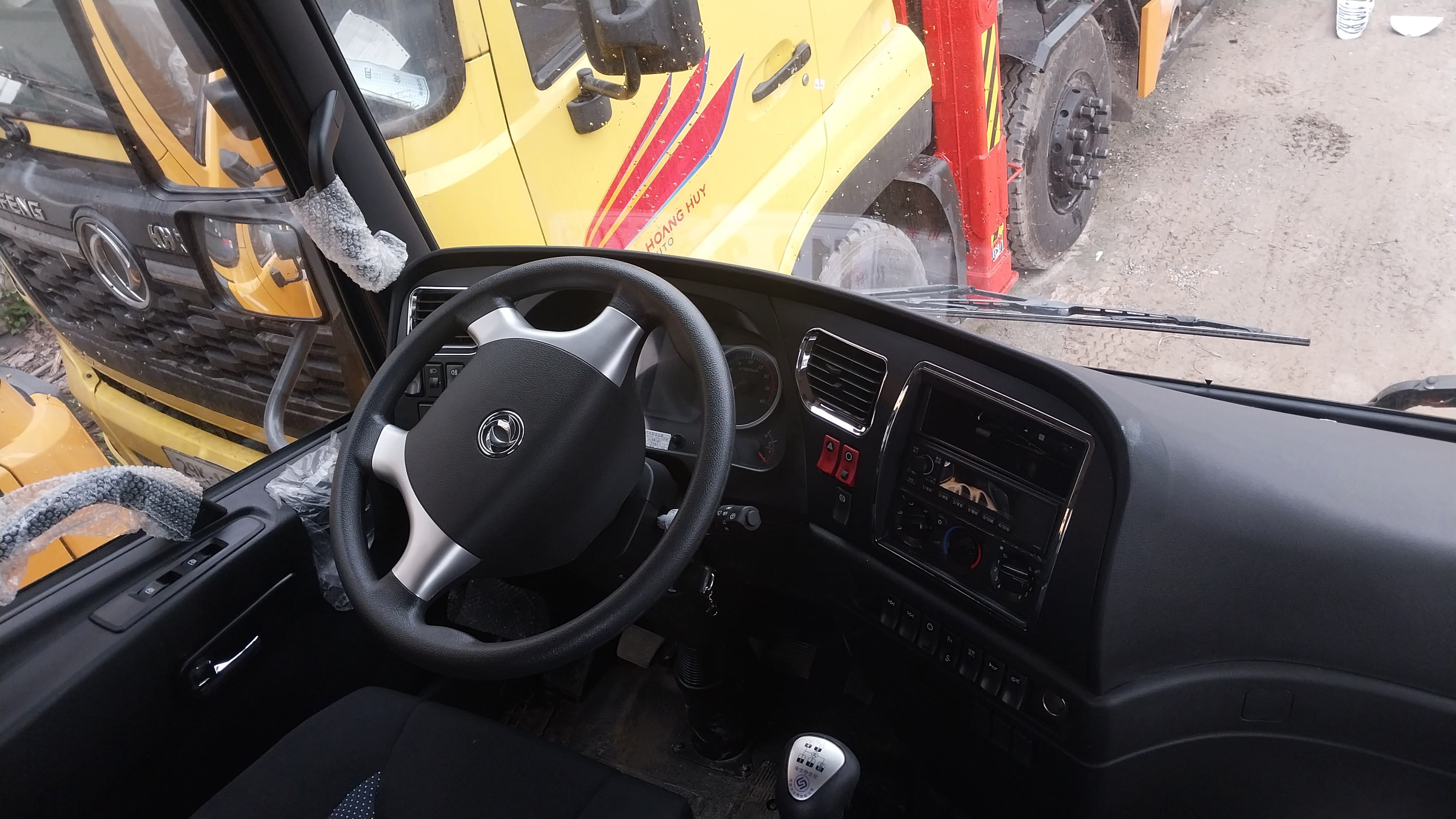 Gầm sau xe Dongfeng B180