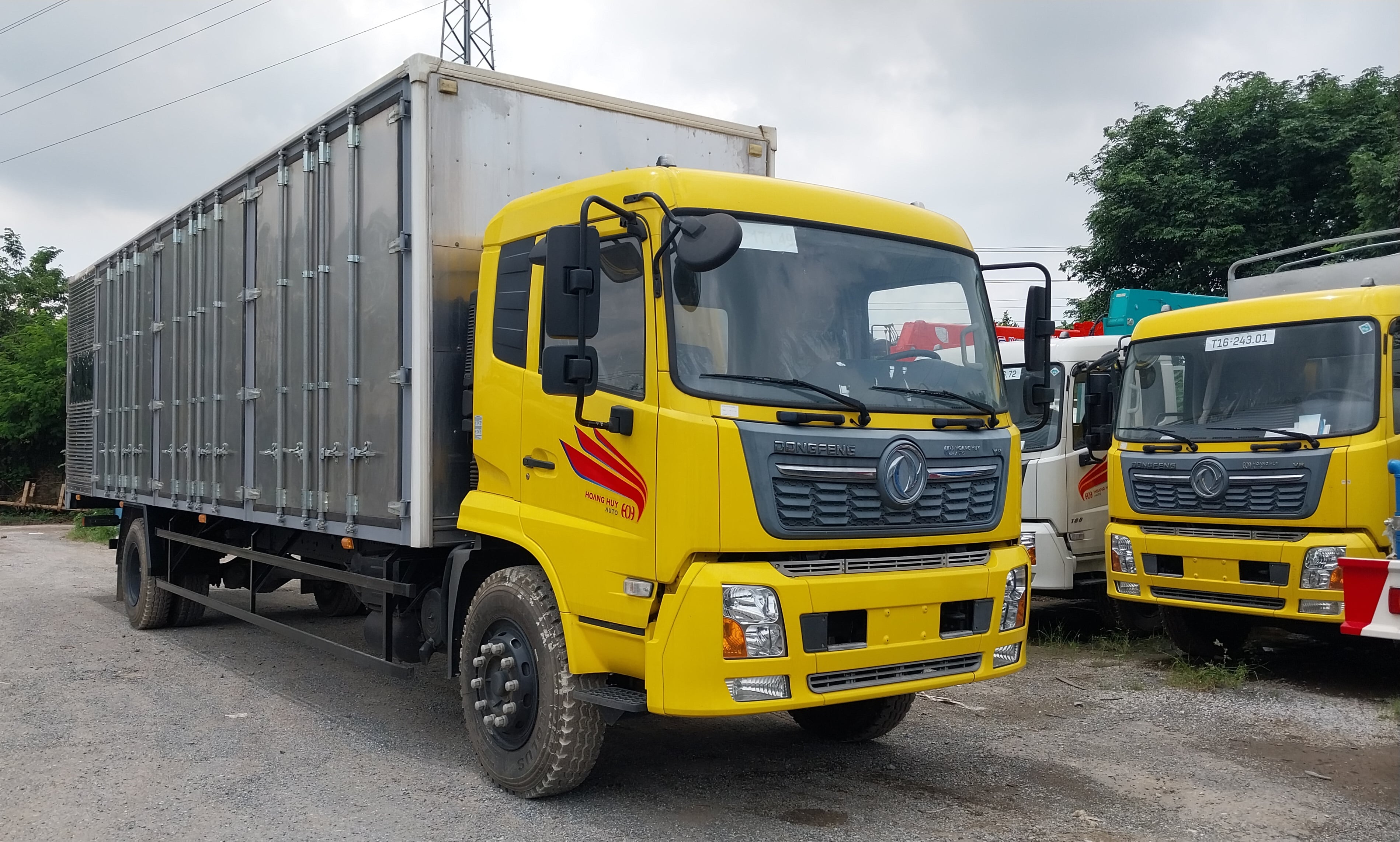 Báo giá xe dongfeng 2 chân thùng chở Pallet