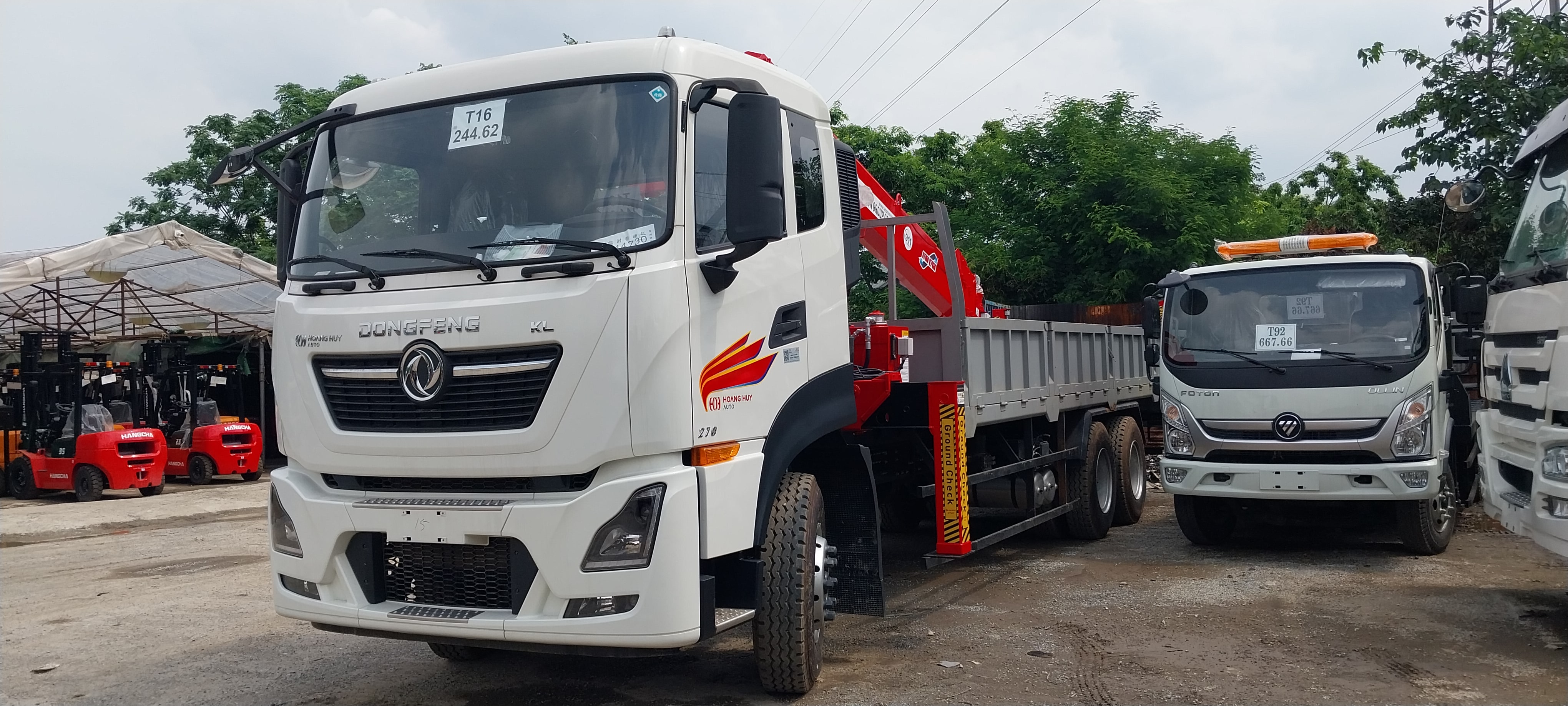 Xe dongfeng 3 chân gắn cẩu Atom 8 tấn