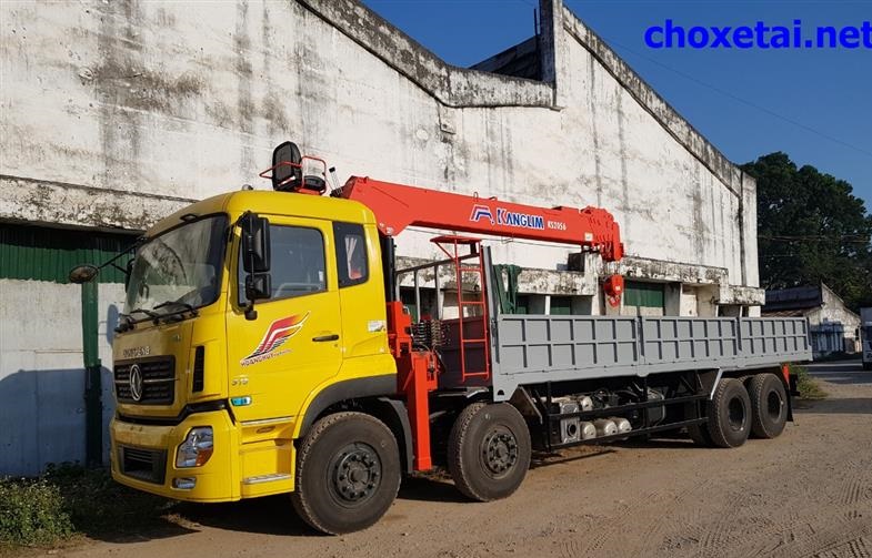 Xe tải Dongfeng 4 chân gắn cẩu Kanglim 8 tấn Đáp ứng nhu cầu vận chuyển và nâng hạ chuyên nghiệp