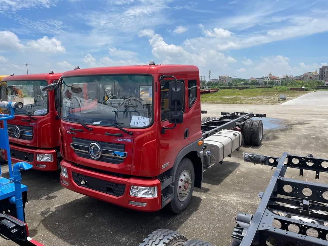 Donfeng D11 gắn cẩu Hyundai 5 tấn