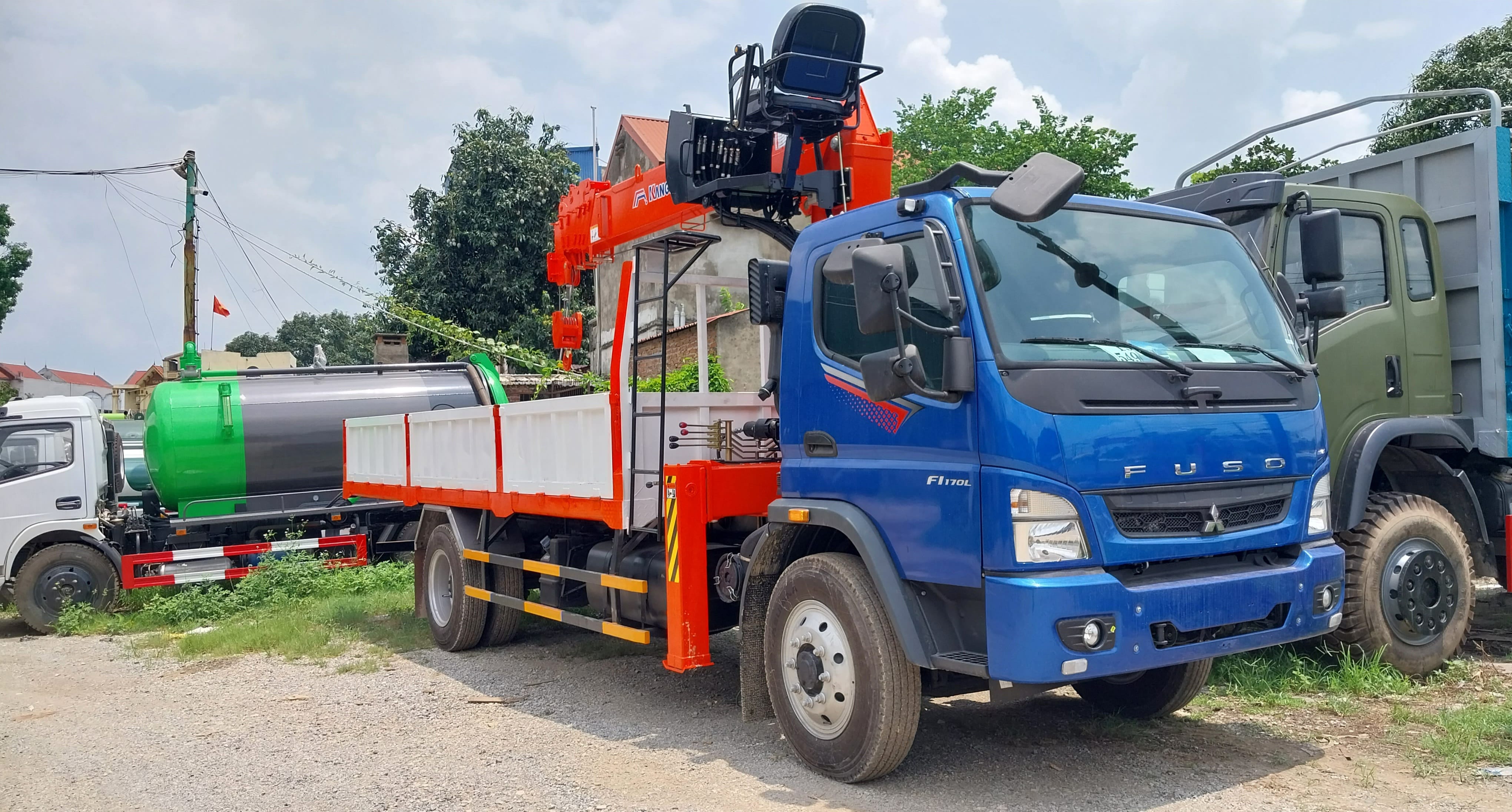 Xe tải Xe tải Mitsubishi FUSO FI170 gắn cẩu Kanglim 5T