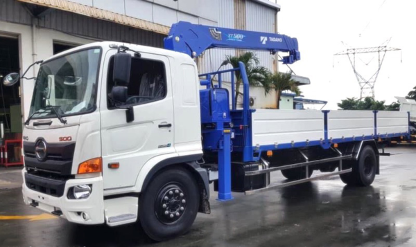 xe HINO FM gắn cẩu TADANO 5 tấn