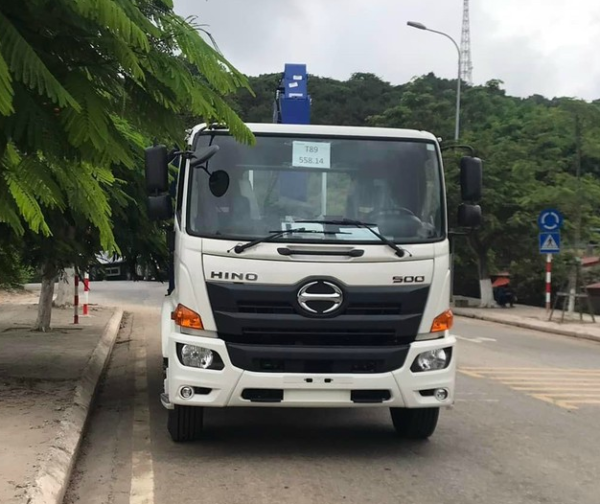 xe HINO FM gắn cẩu TADANO 5 tấn