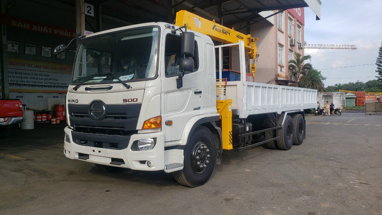 Xe tải Hino 2 chân gắn cẩu Soosan 5 tấn