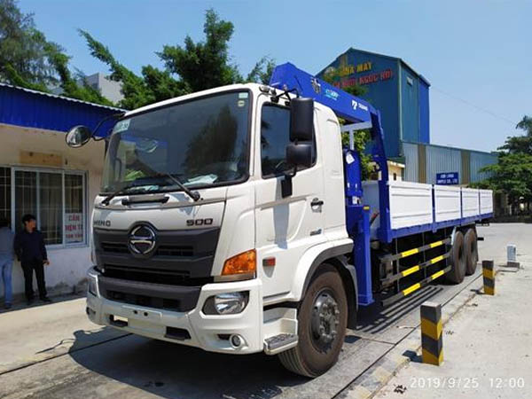 Xe HINO FM và cẩu TADANO 5 tấn