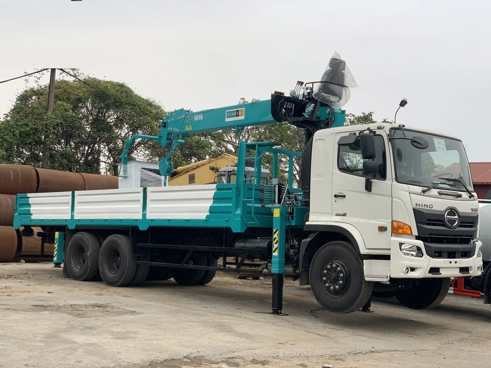 Hino FM gắn cẩu Hyundai 8 tấn Sự hợp tác đặc biệt của hai thương hiệu hàng đầu Nhật Bản và Hàn Quốc