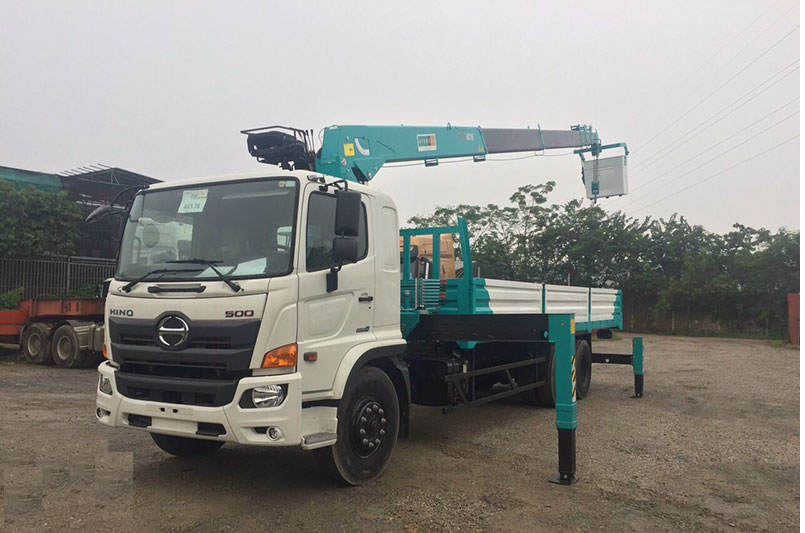 Hino FM gắn cẩu Hyundai 8 tấn Sự hợp tác đặc biệt của hai thương hiệu hàng đầu Nhật Bản và Hàn Quốc