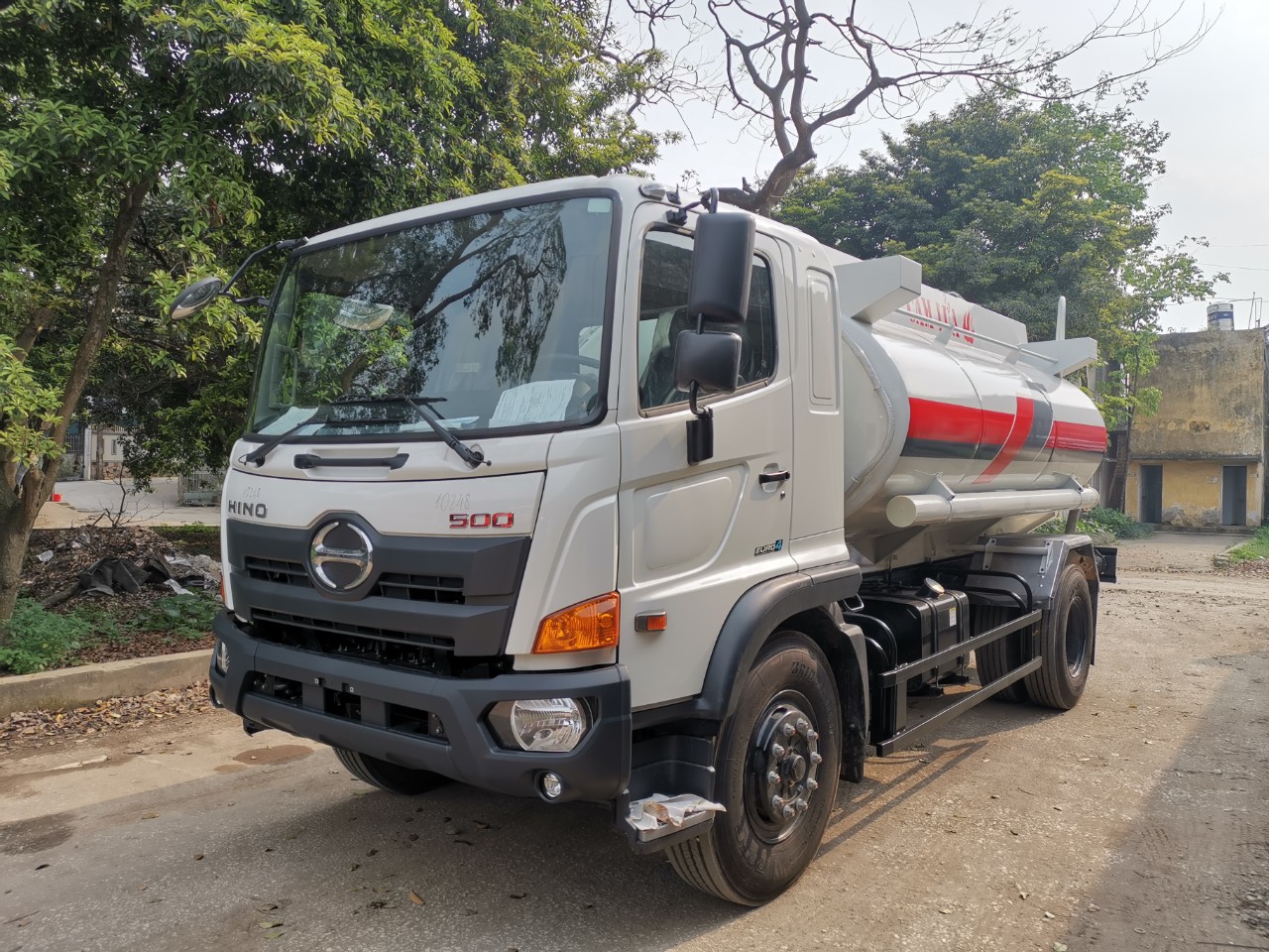 hino-fg-2-chan-tec-cho-xang-dau