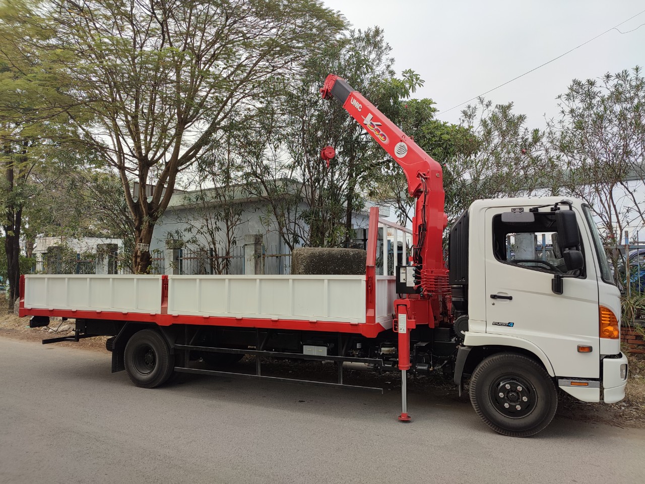 Xe tải Hino FC gắn cẩu Unic 3 tấn