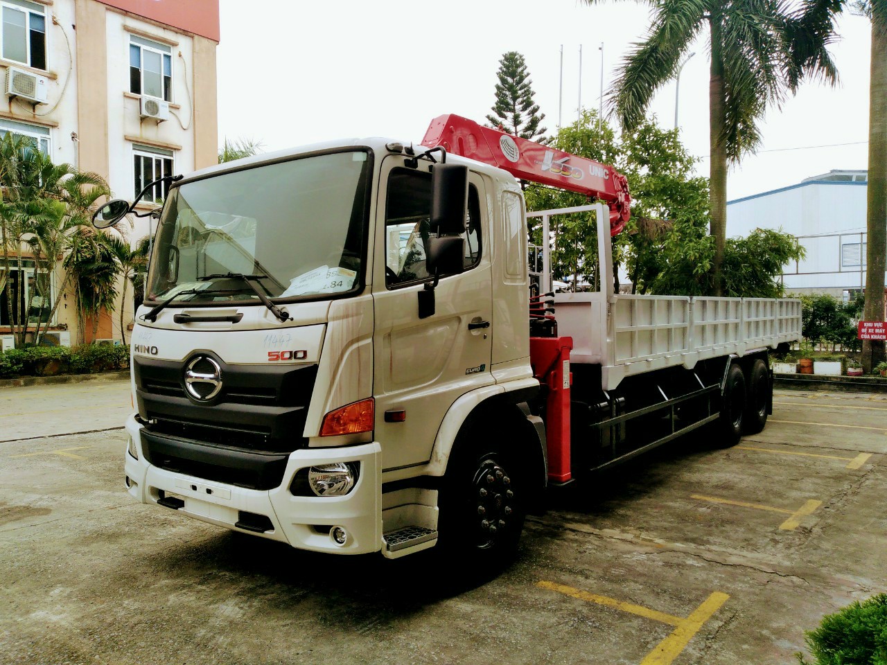 Xe tải Hino FC gắn cẩu Unic 3 tấn