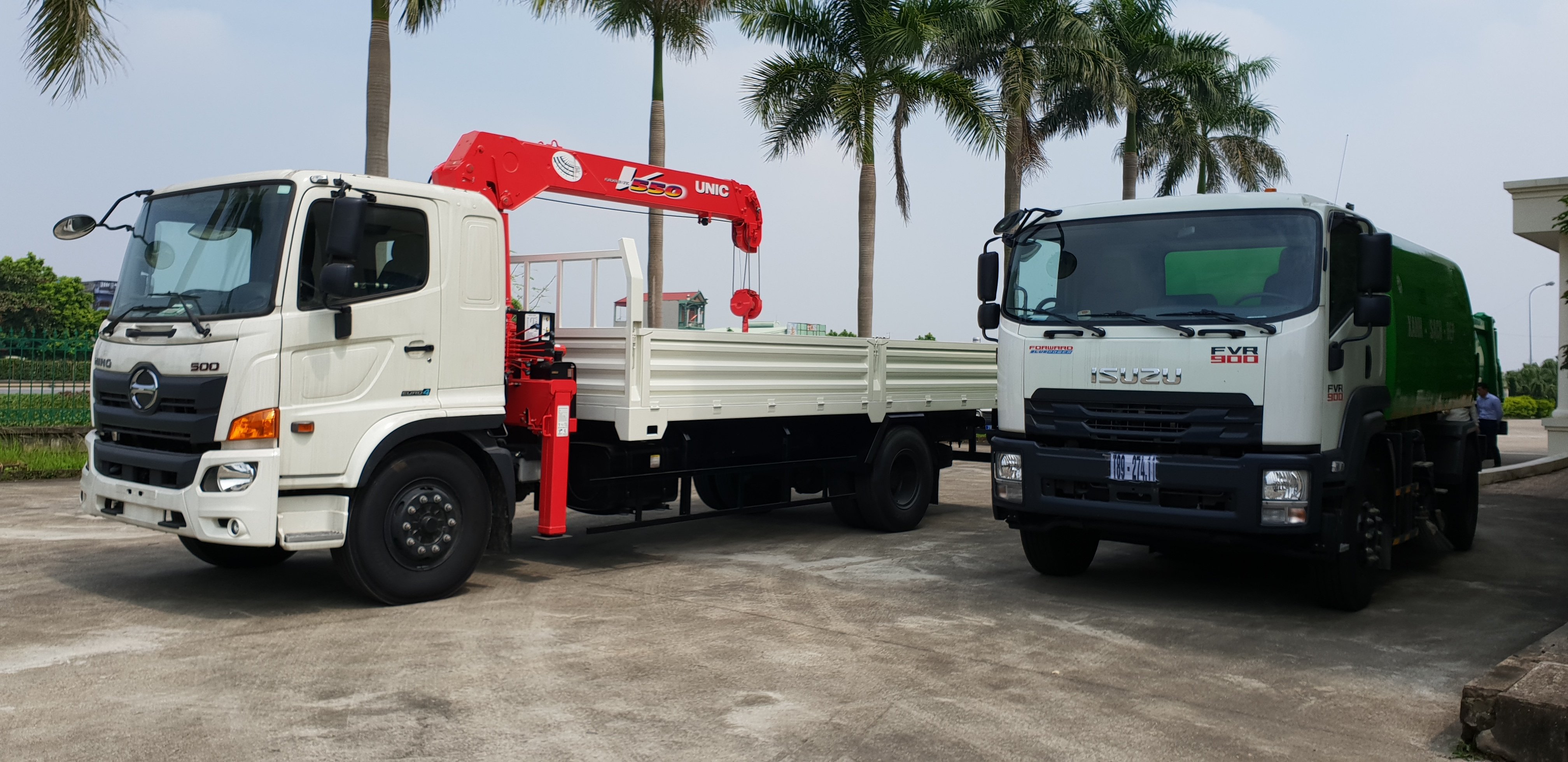 Xe tải Hino FG gắn cẩu Unic 5 tấn