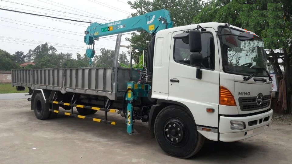 Xe Hino FG gắn cẩu 5 tấn – Hiệu quả và đáng đầu tư