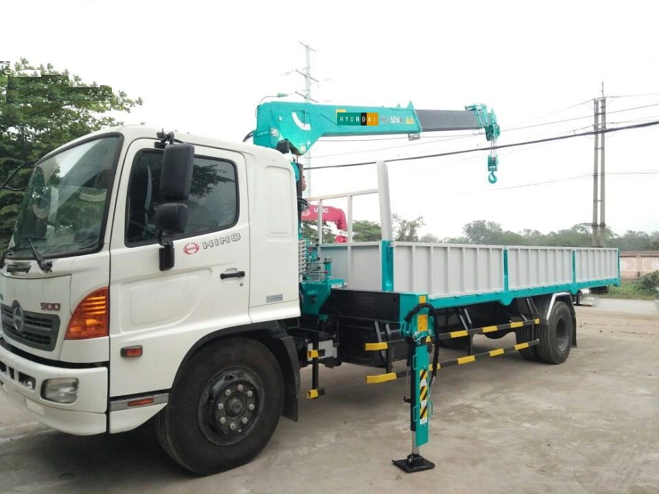 Xe Hino FG gắn cẩu 5 tấn – Hiệu quả và đáng đầu tư