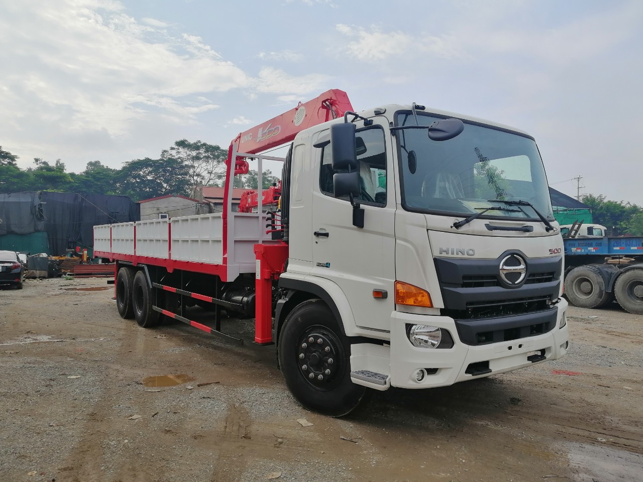 Xe tải Hino FM gắn cẩu Unic 5t