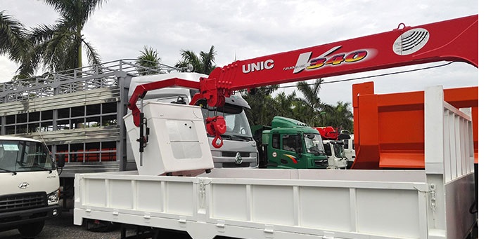 Hino XZU 730L gắn cẩu Unic 3 tấn 4 đốt