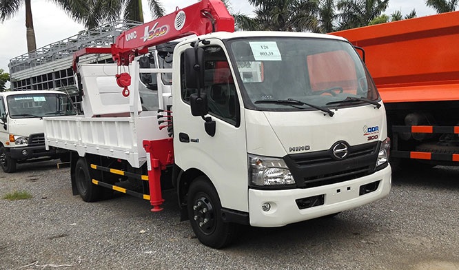 Hino XZU 730L gắn cẩu Unic 3 tấn 4 đốt