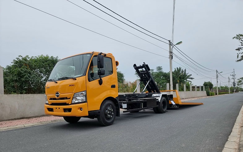 xe hino xzu720l cứu hộ sàn trượt