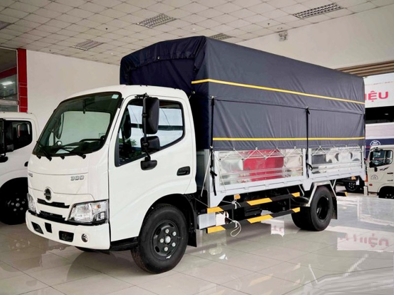 Báo giá Hino XZU 720l thùng mui bạt