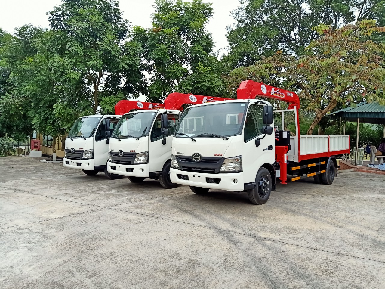 xe tải Hino XZU730L gắn cẩu Unic 3 tấn