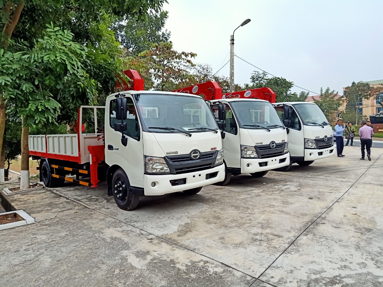 Xe tải Hino XZU730L gắn cẩu Unic 3 tấn