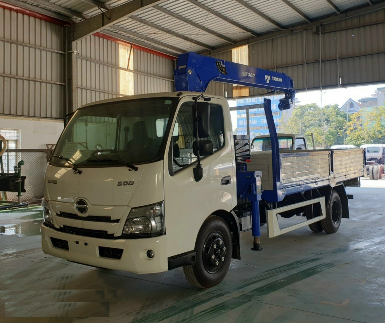 Giới thiệu xe tải Hino XZU730L gắn cẩu Tadano 3 tấn