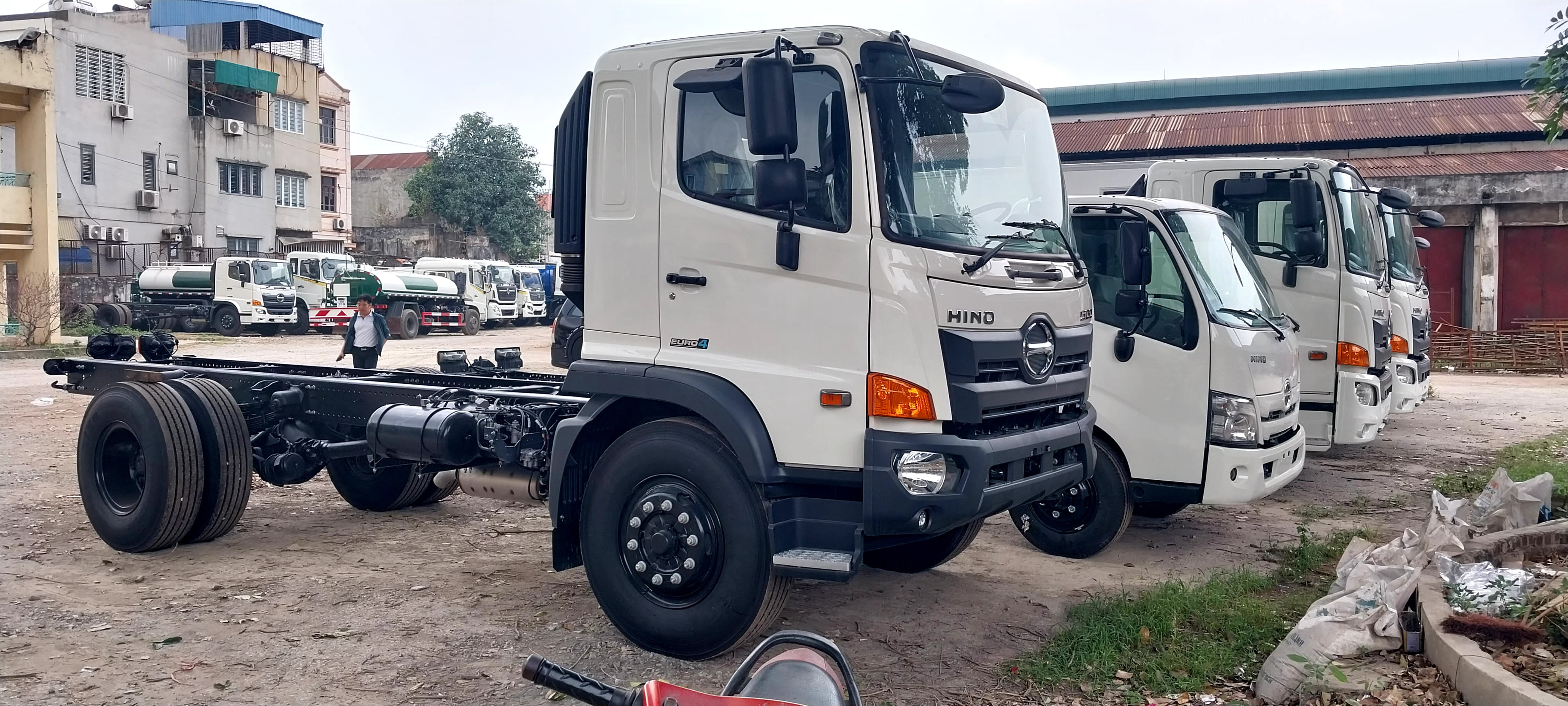 Xe tải Hino FG gắn cẩu Kanglim 5 tấn