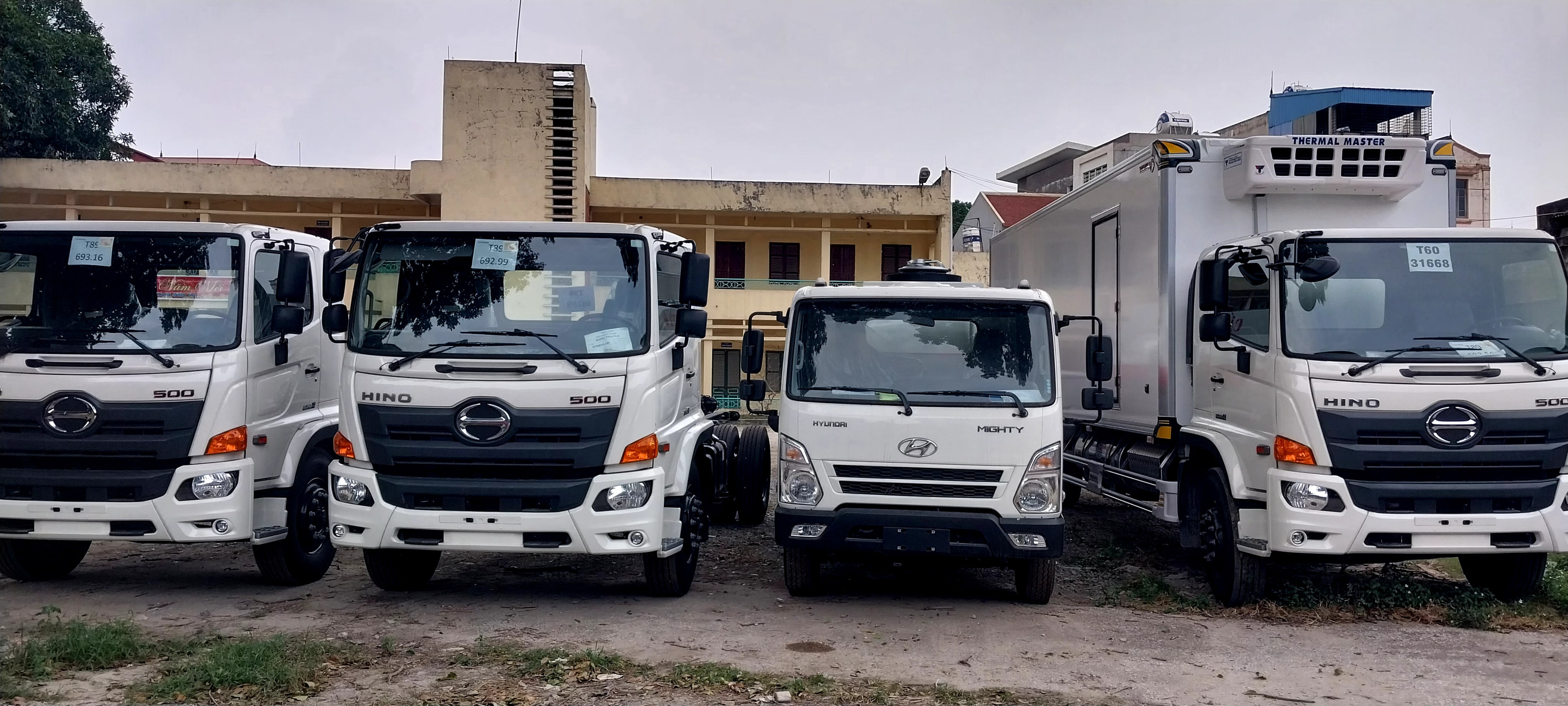 Hino FM gắn cẩu Hyundai 8 tấn Sự hợp tác đặc biệt của hai thương hiệu hàng đầu Nhật Bản và Hàn Quốc