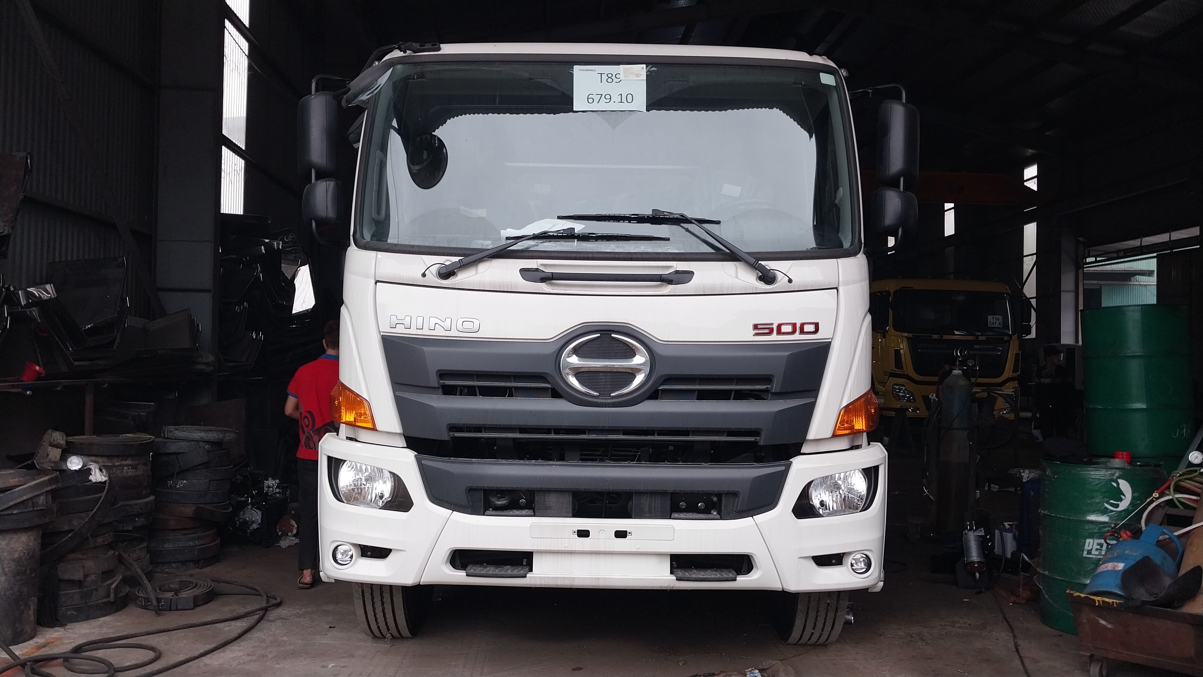 Xe hino FG téc chở xăng dầu